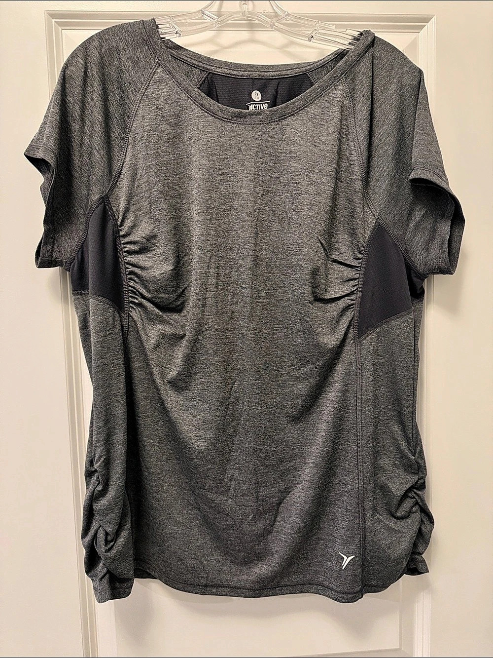 Old Navy Women's Ruched Athletic Tee in Gray Like New